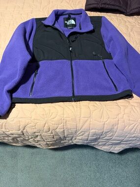 Denali cropped North Face Black & Purple Fleece Jacket size M